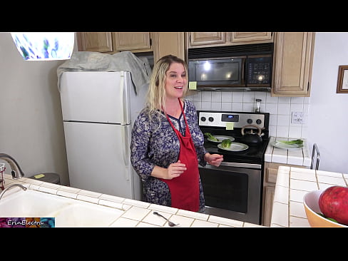 ❤️ Stepmom milking him in the kitchen before his date. ☑ Sex video at en-gb.tukifporno.ru ️❤